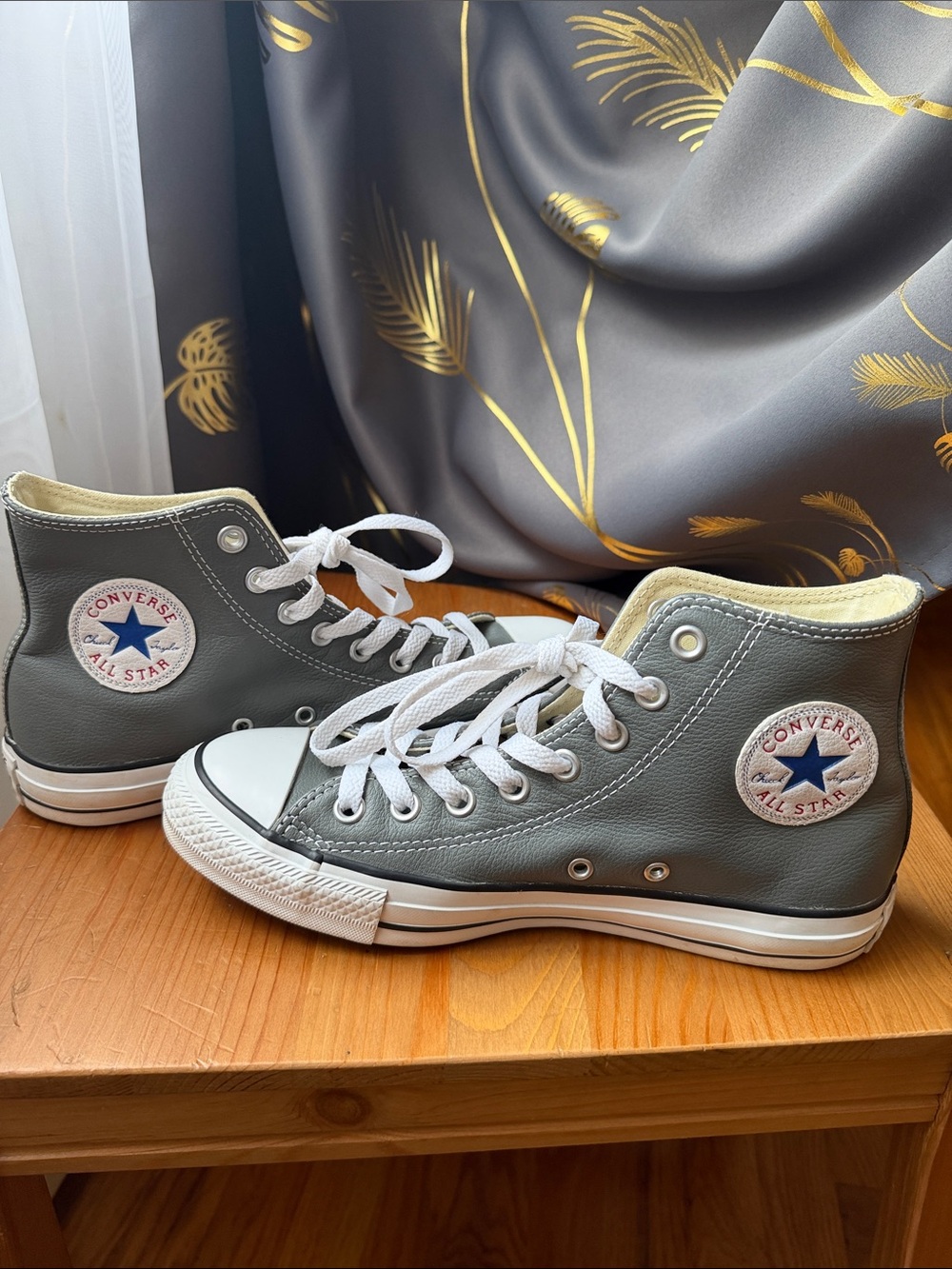 Classic Men’s High-Top Leather Sneakers in Gray and White Size 6.5 - Picture 4 of 6